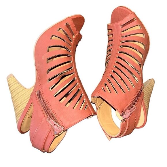 Delicious Women’s Burgundy Heels(Size 5.5) - Picture 2 of 7